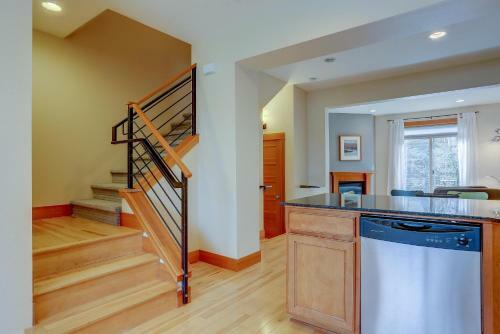 B2-river View-ac-3br/3.5ba