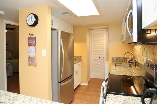 Apartment Castaways 2c Condo