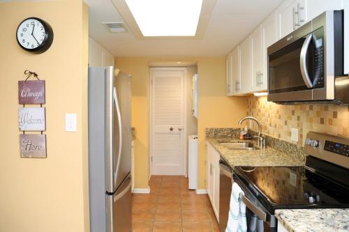 Apartment Castaways 2c Condo