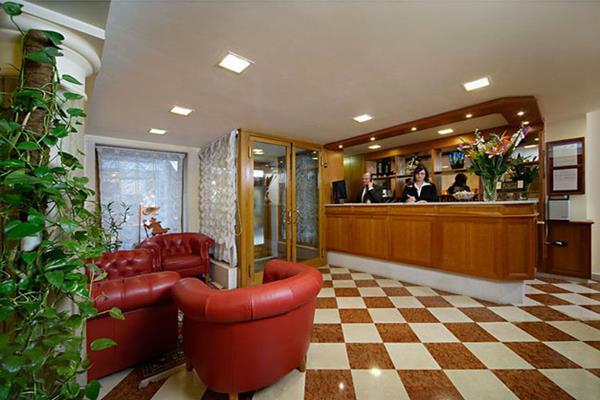Hotel Commercio E Pellegrino