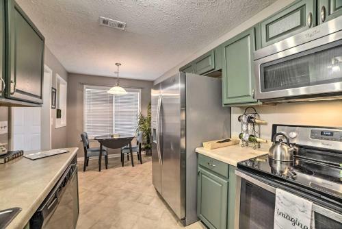 Charming Clarksville Home With Yard And Fire Pit!