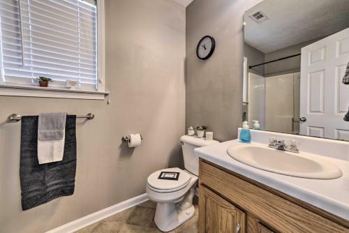 Charming Clarksville Home With Yard And Fire Pit!