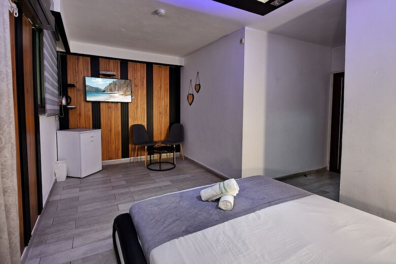Hotel Luxury Suites