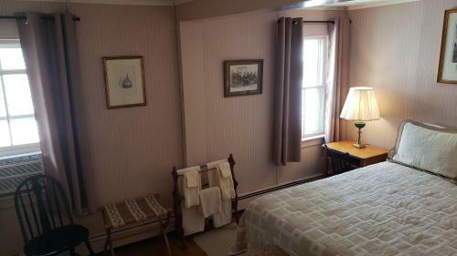 Auberge Hawks House Inn