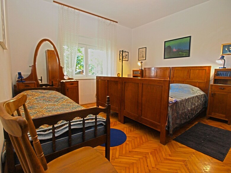 Apartment 461