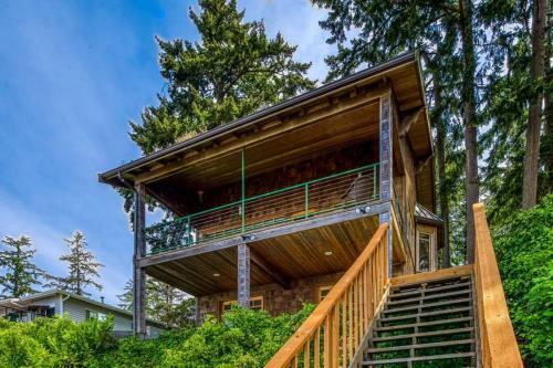 Warm Beach Bungalow