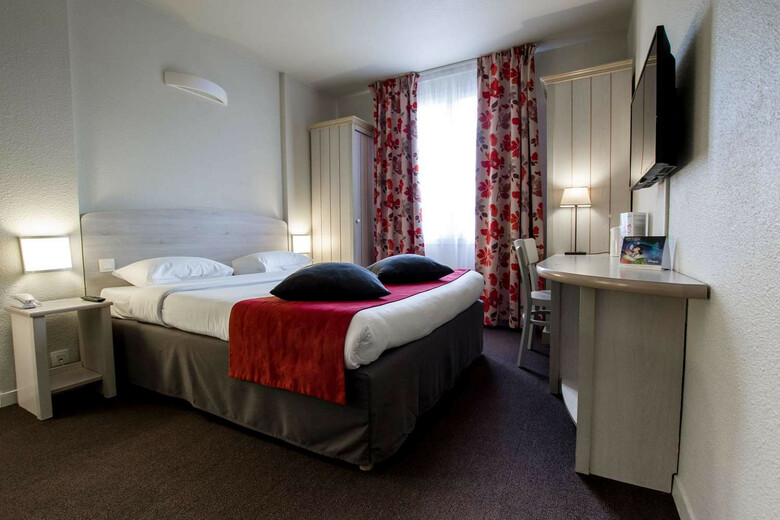 Hotel Campanile Val De France