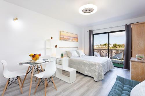 Sunny Days - Oceanfront Apartment 337