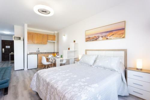 Sunny Days - Oceanfront Apartment 337