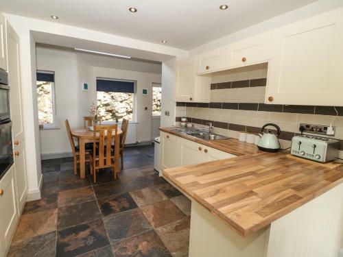 4 Anglesey Road