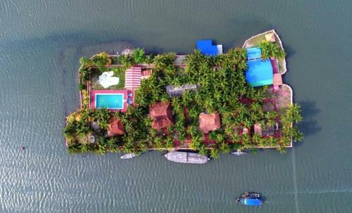 Hotel Regant Lake Village