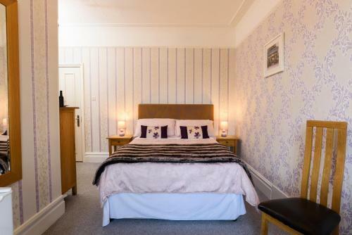 Crossroads Hotel Bed & Breakfast