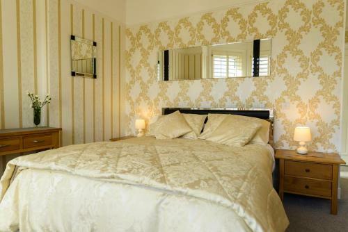 Crossroads Hotel Bed & Breakfast