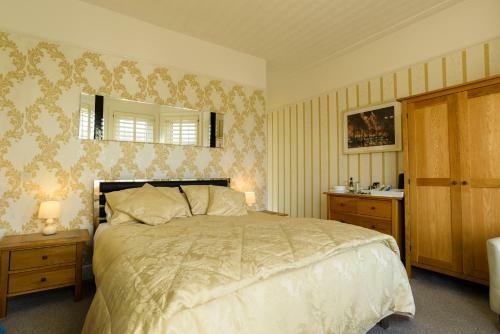 Crossroads Hotel Bed & Breakfast