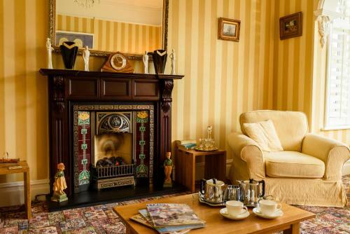 Crossroads Hotel Bed & Breakfast