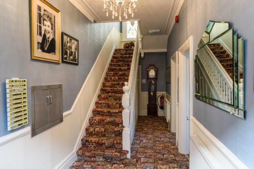 Crossroads Hotel Bed & Breakfast
