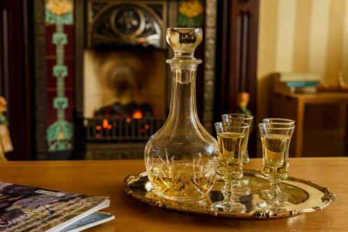 Crossroads Hotel Bed & Breakfast