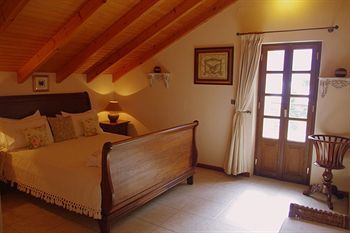 Faros Suites Residence