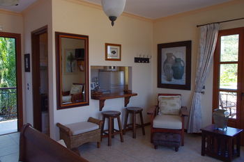 Faros Suites Residence