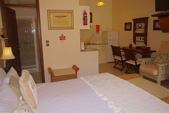 Faros Suites Residence