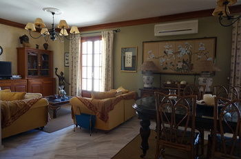 Faros Suites Residence