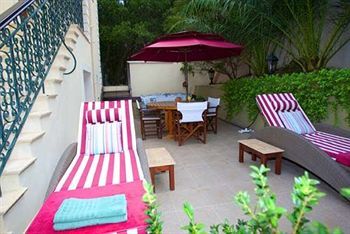 Faros Suites Residence