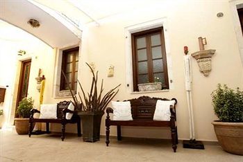 Faros Suites Residence