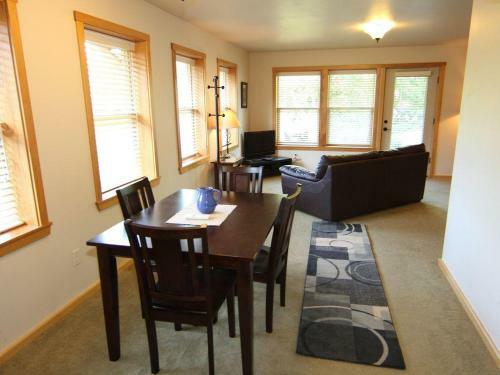 Hutson's Hideaway Apartment