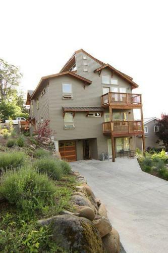 Hutson's Hideaway Apartment