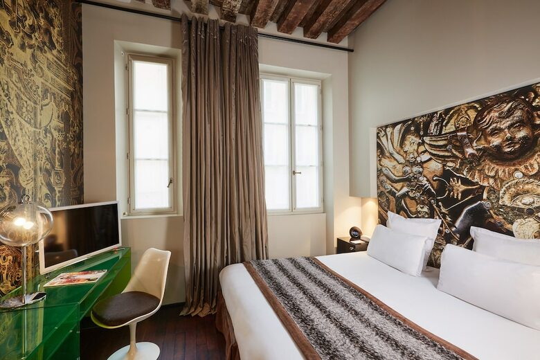 Du Petit Moulin Hotel