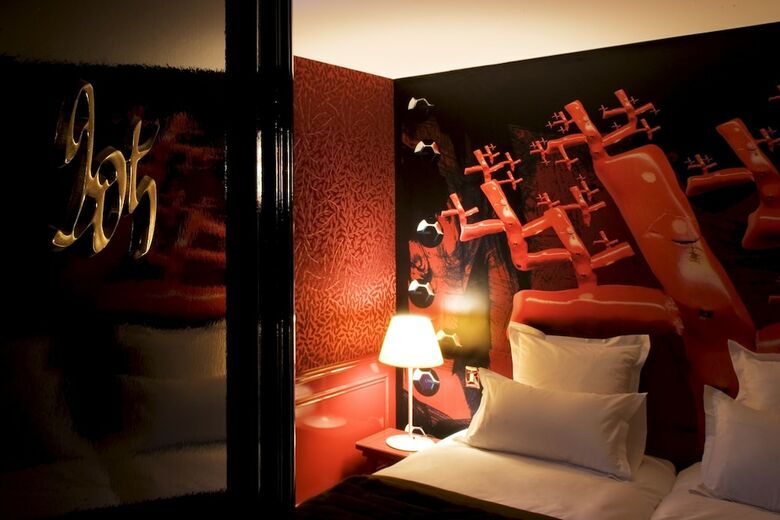 Du Petit Moulin Hotel