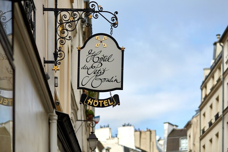 Du Petit Moulin Hotel