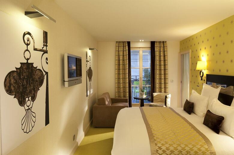 Le Petit Paris Hotel