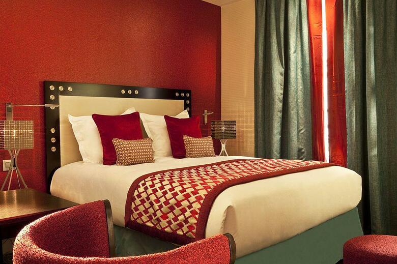 Le Petit Paris Hotel