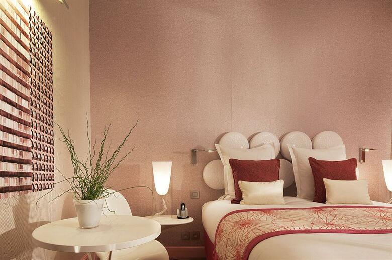 Le Petit Paris Hotel