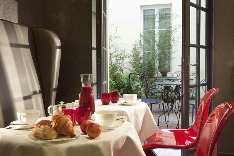 Le Petit Paris Hotel