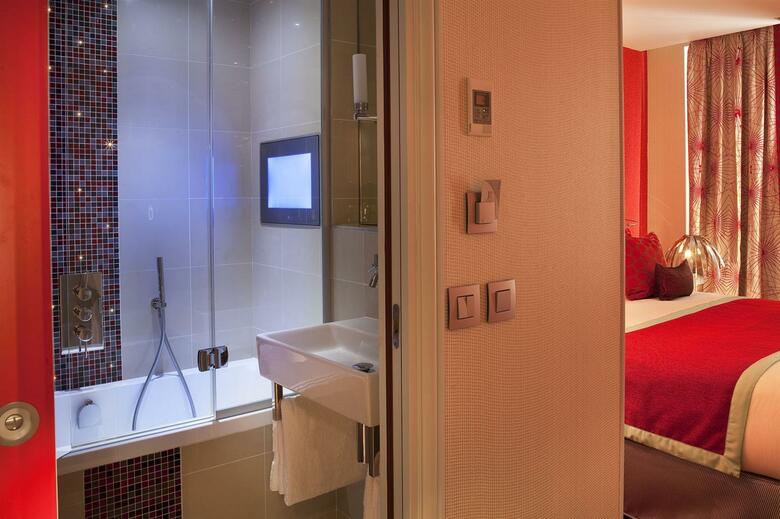 Le Petit Paris Hotel