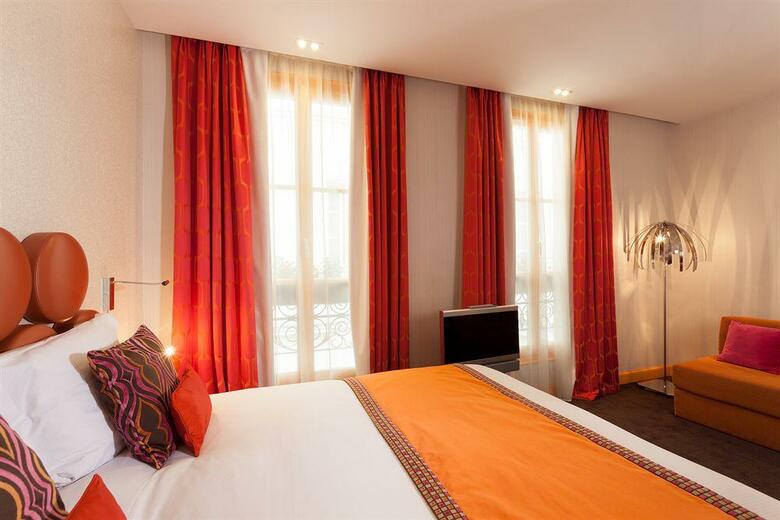 Le Petit Paris Hotel