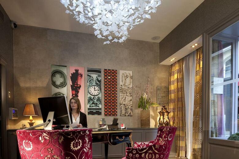 Le Petit Paris Hotel