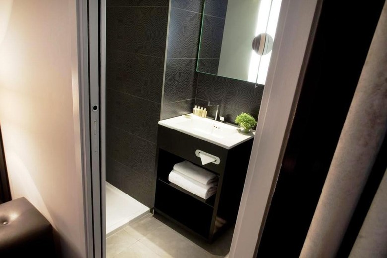 Caron Hotel