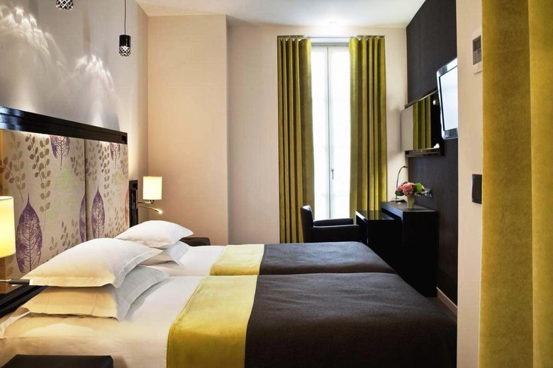 Caron Hotel