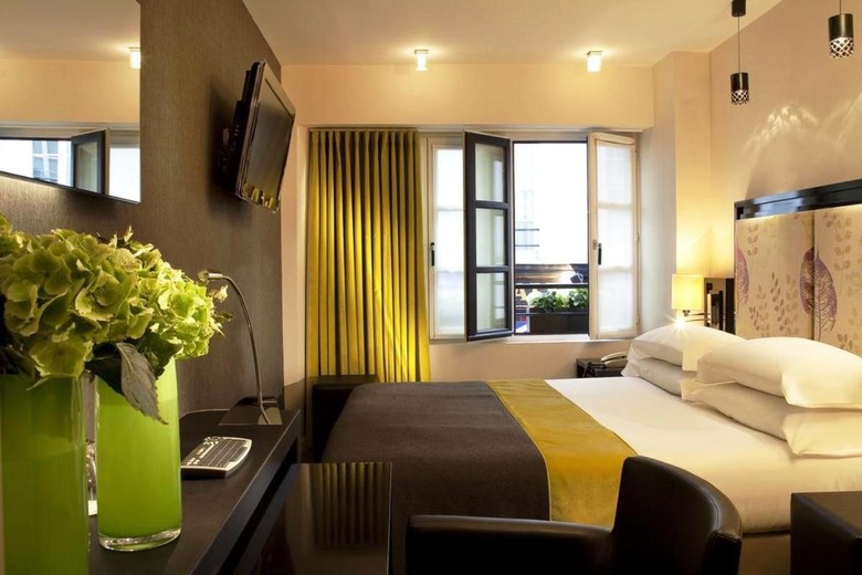 Caron Hotel