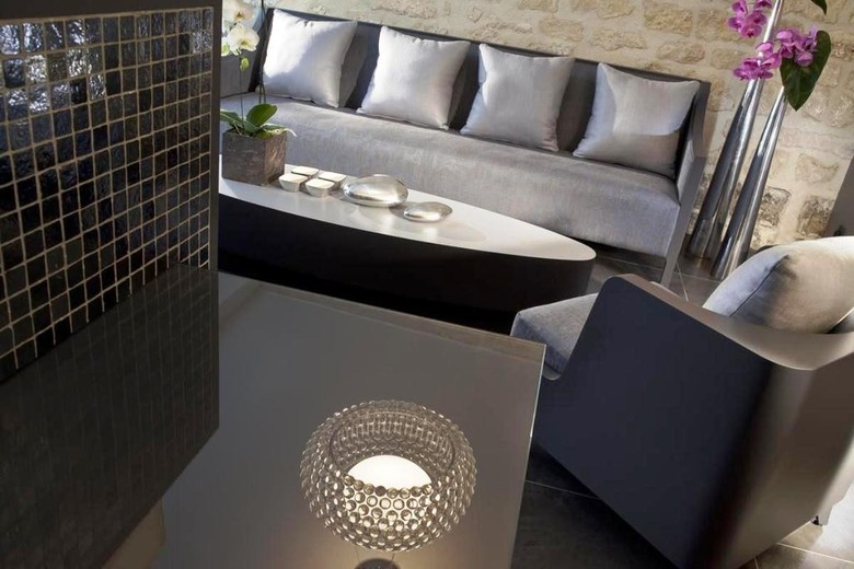 Caron Hotel