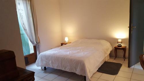 Aux Oliviers Hostel