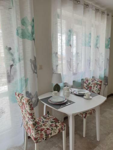 Emerald Hills Apartment
