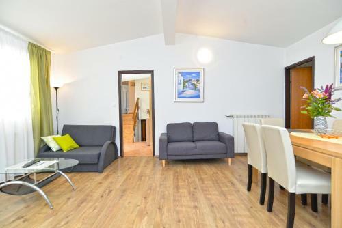 House Rudi 1504
