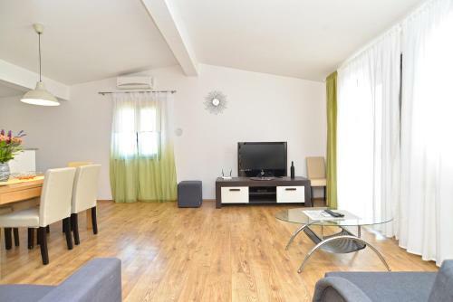 House Rudi 1504