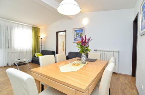 House Rudi 1504