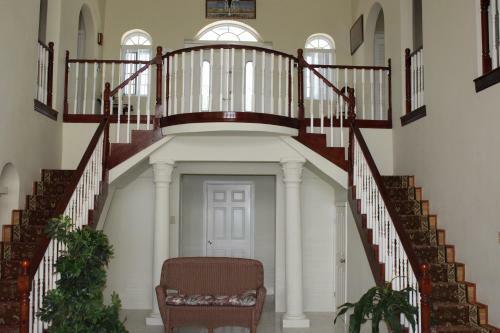 The Royal Kensington Villa