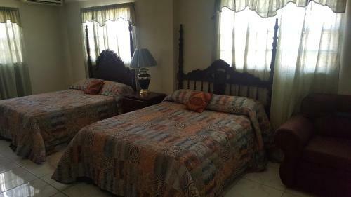 The Royal Kensington Villa